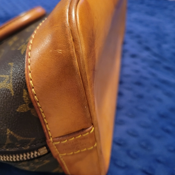Price Drop!!! Authentic Louis Vuitton Alma - Picture 9 of 11